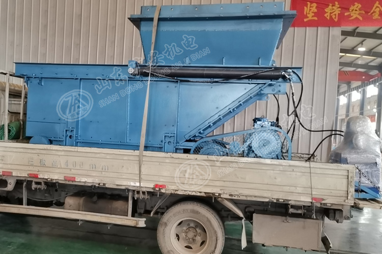 山東礦安機電自主研究生產(chǎn)的液壓給煤機發(fā)貨山東某煤礦