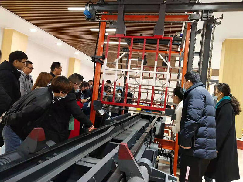 公司組織電商部門所有員工進(jìn)行產(chǎn)品培訓(xùn)