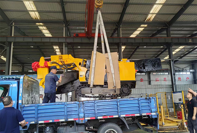 山東礦安機(jī)電生產(chǎn)的30防爆扒渣機(jī)裝車(chē)發(fā)貨